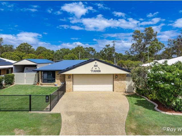 Family Home Walking Distance to Shopping Complex & Schools