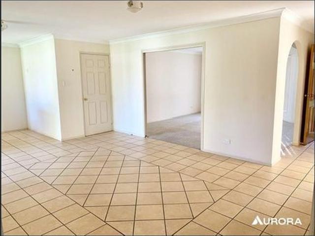 FAMILY HOME, WALKING DISTANCE TO THE WATER!