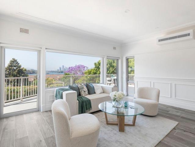 Family home / water outlooks / Harbour Bridge & CBD views