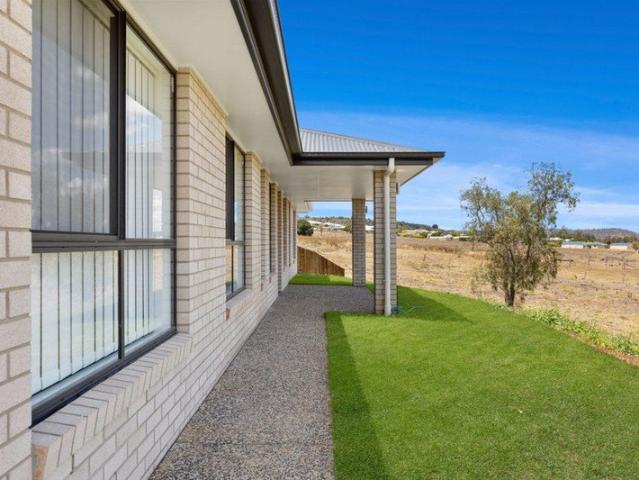 Family Home with a Country Feel!