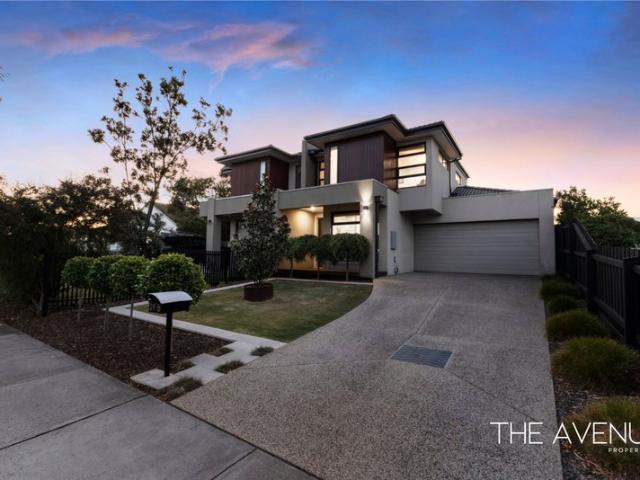 Family & Entertainers Home Just 550m to the Sand!