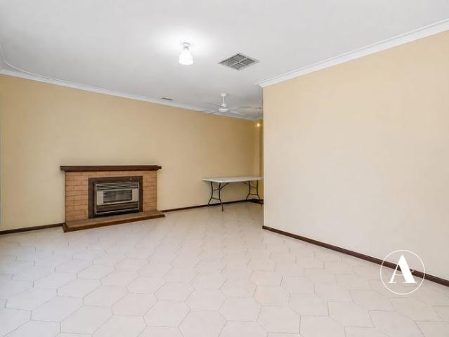 FAMILY HOME WITH A SPARKLING POOL IN A CONVENIENT GOSNELLS LOCATION