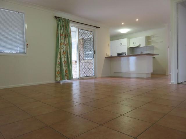 FAMILY HOME WITH AIR CONDITIONING AND IN GROUND POOL