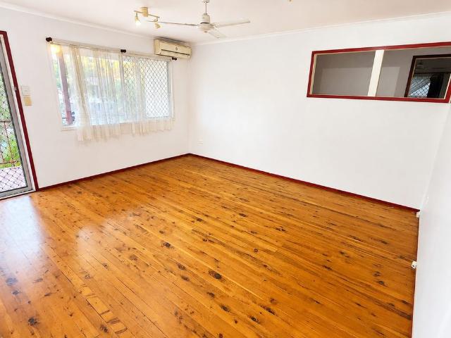 FAMILY HOME WITH AIR CONDITIONING, SOLAR AND FANTASTIC DECK!