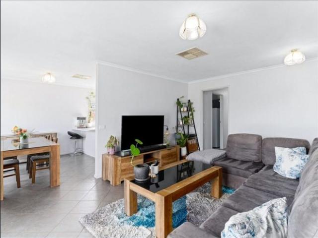 Family Home with Ample Car Accommodation!