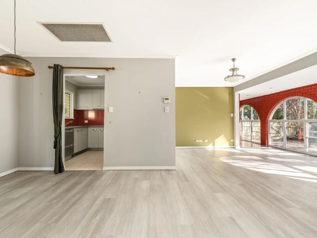 Family Home With Ducted Air Conditioning and Pool