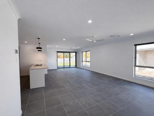 Family Home with Ducted Air Conditioning in Plainland