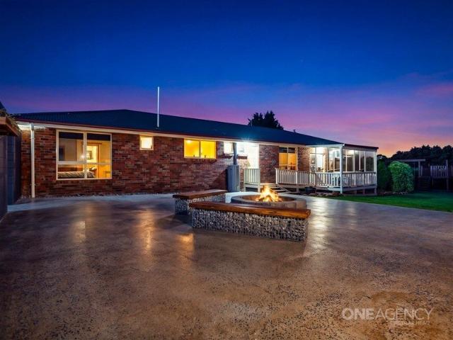 Family Home with Exceptional Outdoor Entertaining