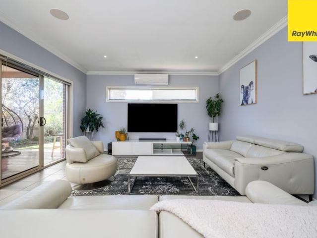Family Home with Exclusive Botanica Springs Leisure Centre Access