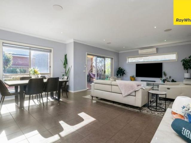 Family Home with Exclusive Botanica Springs Leisure Centre Access