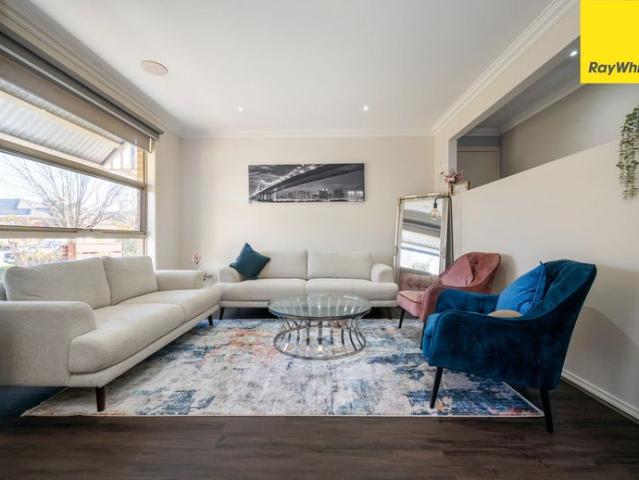 Family Home with Exclusive Botanica Springs Leisure Centre Access