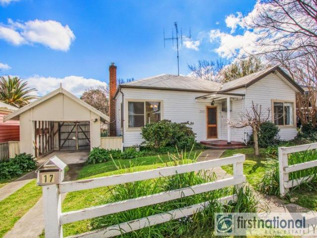 Family Home with Ensuite Close to Schools and CBD You Can't Beat That!