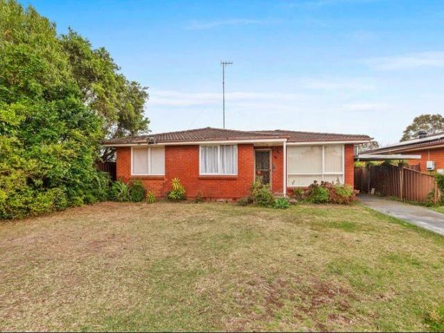 FAMILY HOME WITH ENTERTAINING AREA!