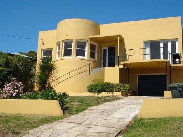 Family Home with Fantastic Views!