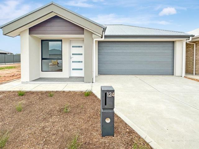 Family Home with Flexible Living in Munno Para Downs!