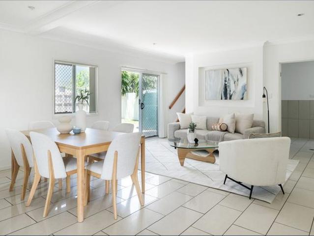 Family Home with Golf Course Views!