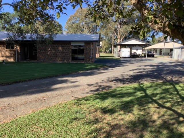 Family home with granny flat on 8002 m2