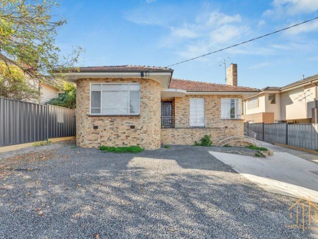 Family Home with Granny Flat! Passive income!