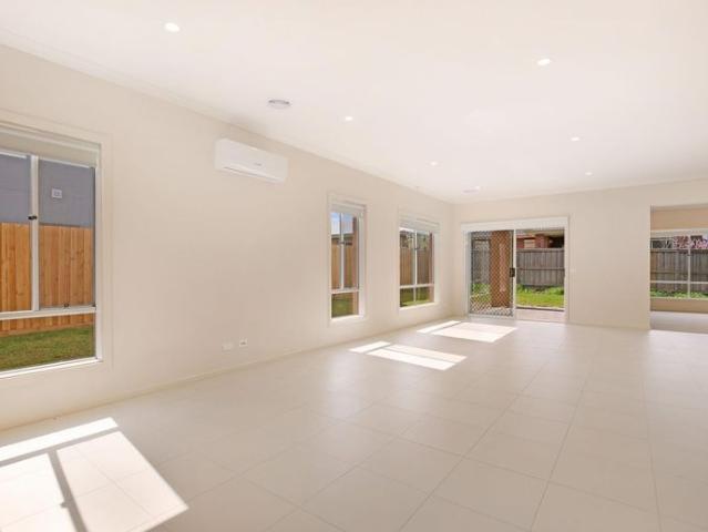 FAMILY HOME WITH HUGE BACKYARD
