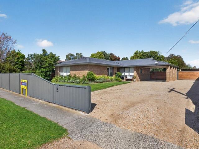 Family Home with Huge Shed