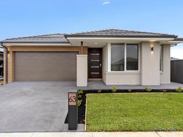Family home with luxury living, so close to everything!