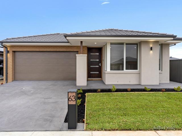 Family home with luxury living, so close to everything!