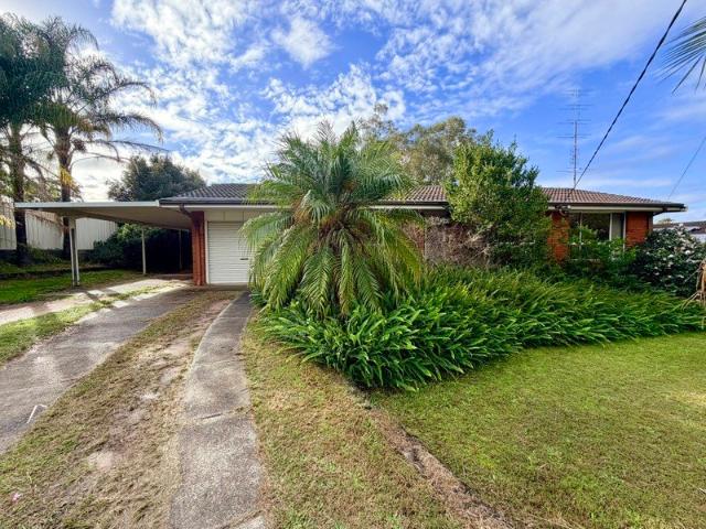 Family Home with Large Yard Morisset Park