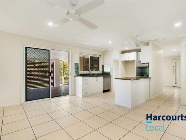 Family Home with Lawn Maintenance Included in Sinnamon Park