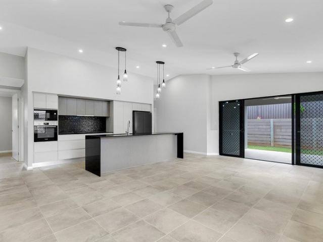 FAMILY HOME WITH LIBRARY, MEDIA ROOM AND SOLAR