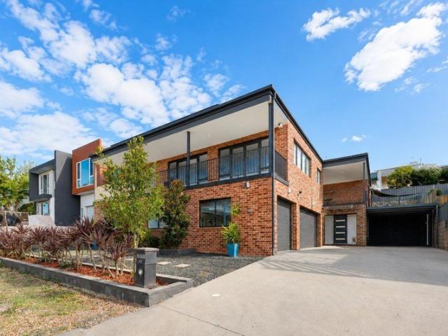 Family Home with Panoramic Views