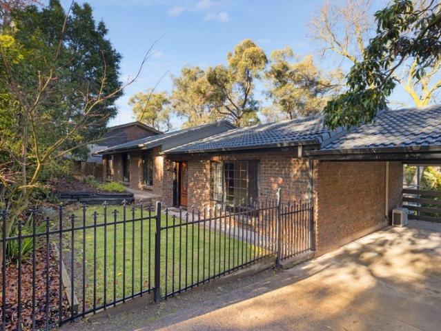 Family home with picturesque gardens in a fantastic location