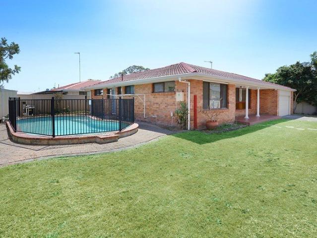 FAMILY HOME WITH POOL!