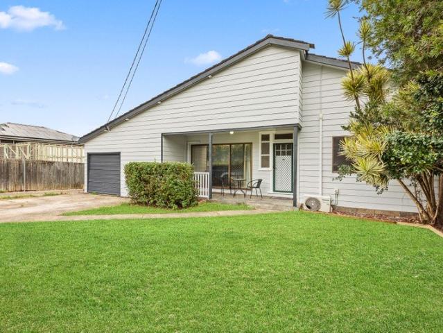Family Home with Pool, Bordering Gladesville, Putney and Ryde