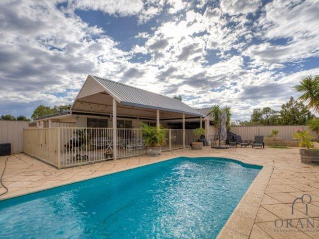 Family Home with Pool & Furnishing Options