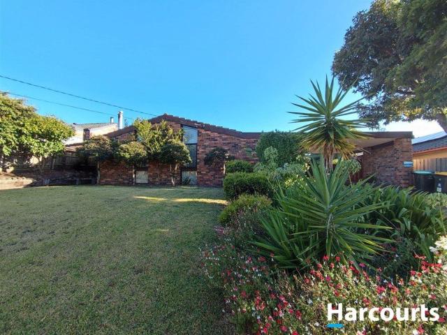 Family home with pool in prime court