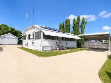 Family Home with Pool, Shed & Solar
