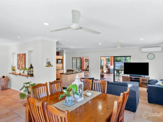 FAMILY HOME WITH POOL PET FRIENDLY SOLAR