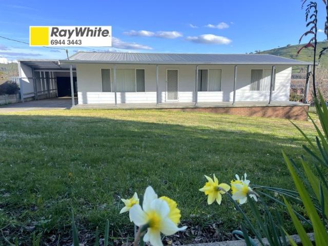 Family home with pool, views and privacy !