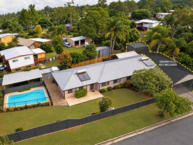 Family Home with Private Swimming Pool!