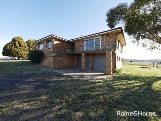 Family Home with Rural Setting close to Orange Hospital