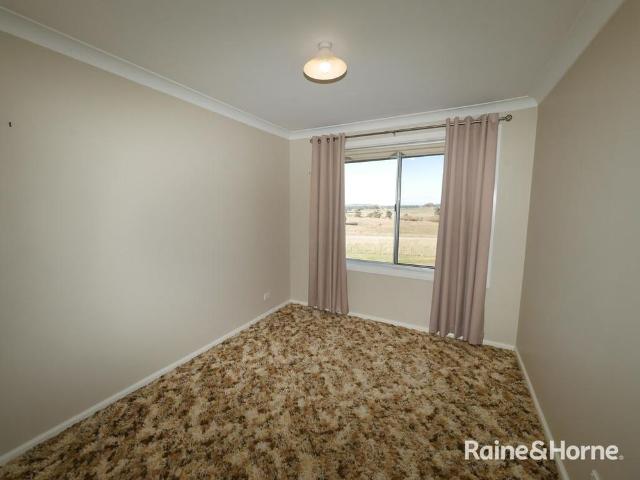 Family Home with Rural Setting close to Orange Hospital
