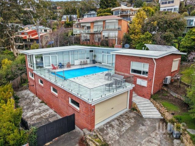 Family Home With Stunning Views!