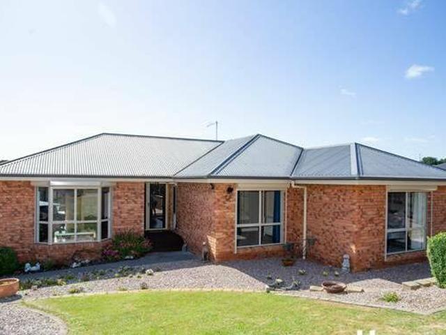 Family Home with Separate Double Garage