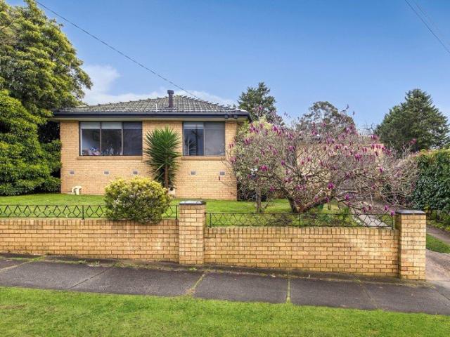 Family Home with Separate 2 Bedroom Bungalow