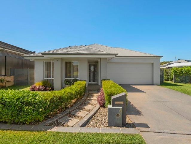 Family Home with Side Access perfect for Boat, Caravan or Trailer
