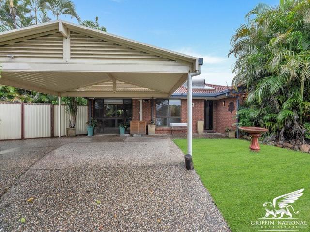 Family Home With Spa, Rotunda, Fire Pit! Multiple Living Areas Inside & Out!