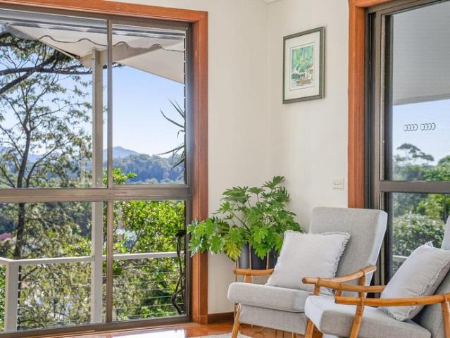 Family Home With Space for Everyone. Including A Teenagers Retreat!