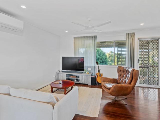 Family Home With Spacious Garage & Workshop or Storage Area