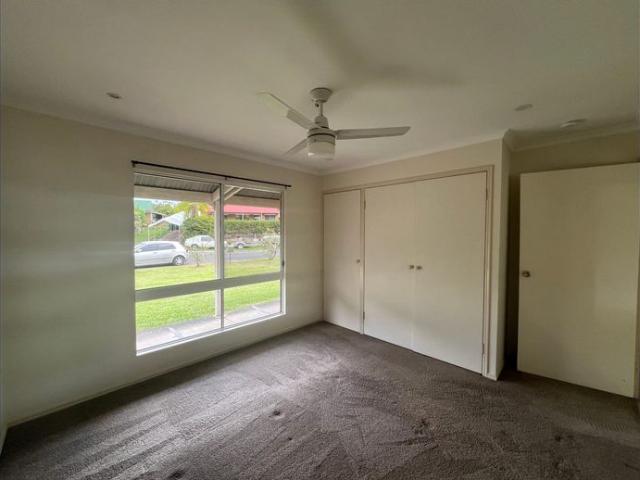 Family home with spacious yard in quiet cul de sac