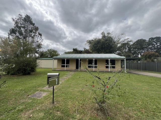 Family home with spacious yard in quiet cul de sac
